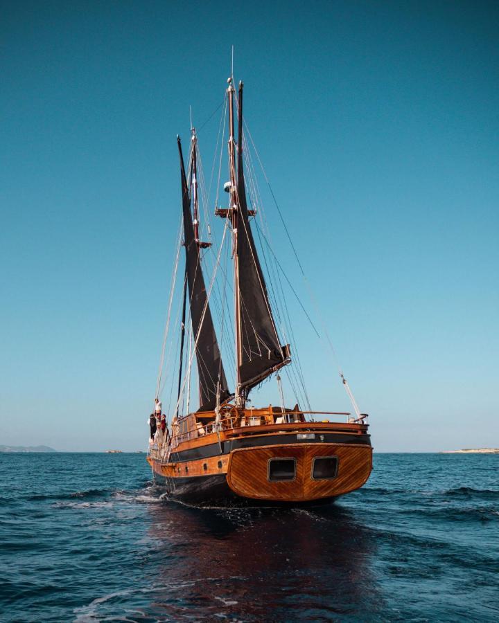 Wooden Boat- La Goletta Båter Barcelona