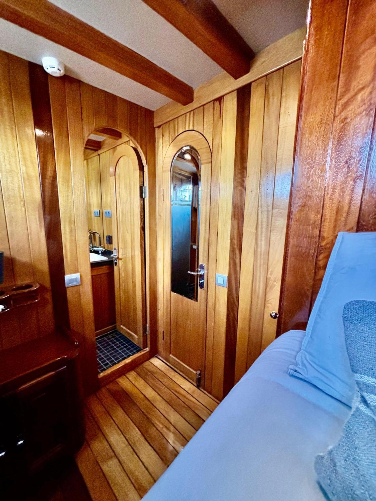 Wooden Boat- La Goletta Båter Barcelona